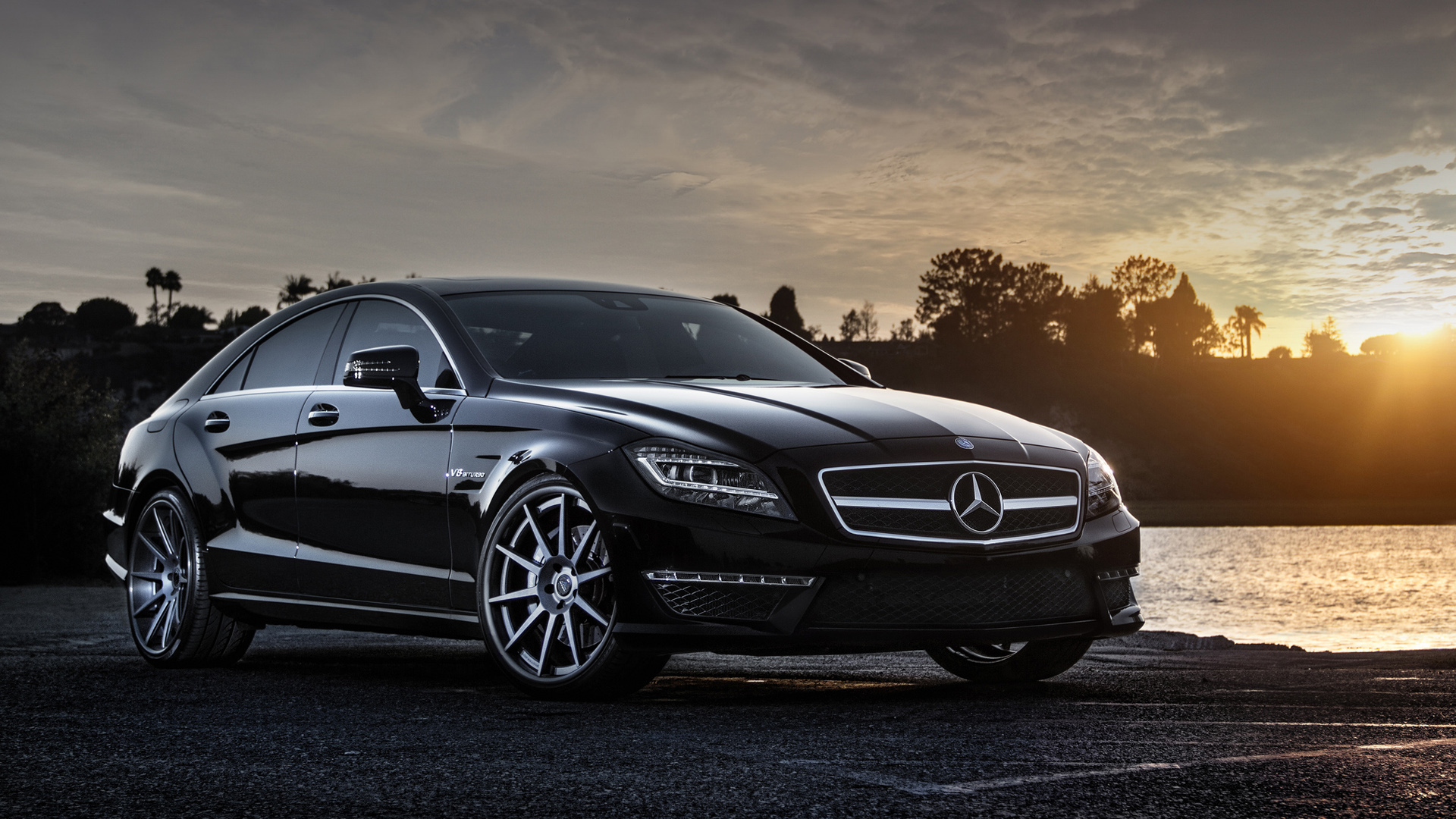 Mercedes-AMG CLS 63 en fond de page d'accueil
